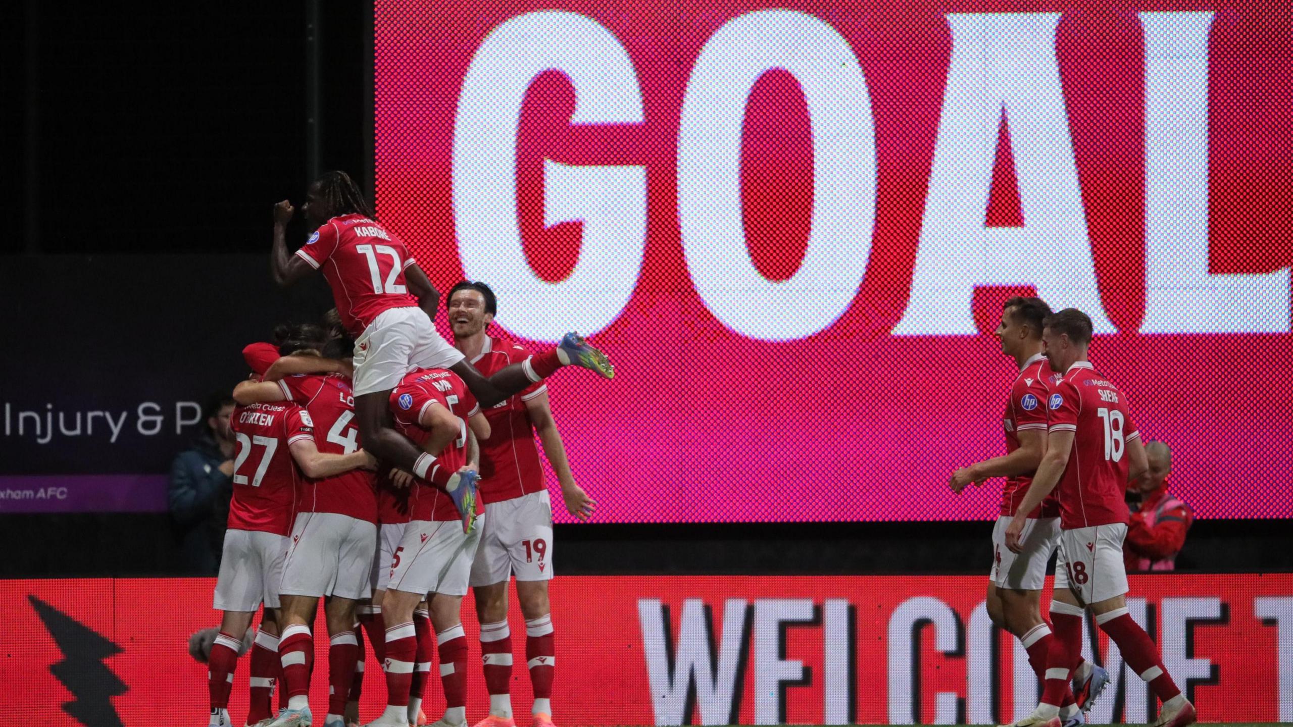 بررسی بازی "هالیوود دربی"؛ تساوی جذاب و بدون ستاره‌ها میان رکسهام و بیرمنگام